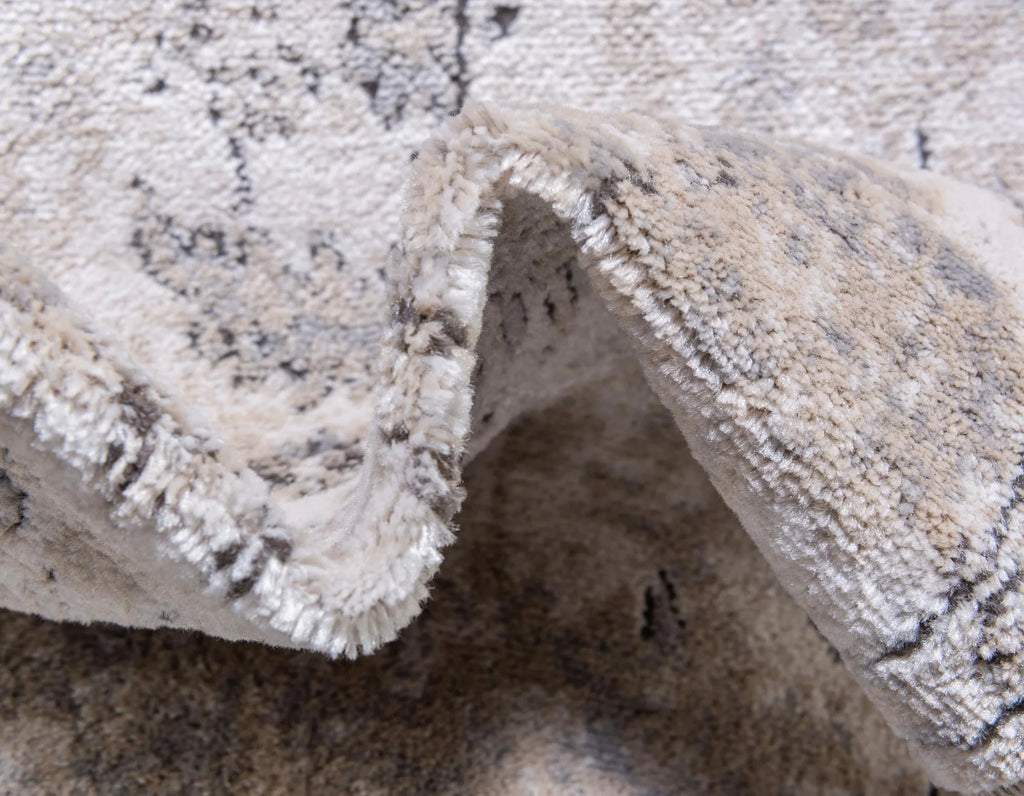 Ivory Low-Pile Rug P84964
