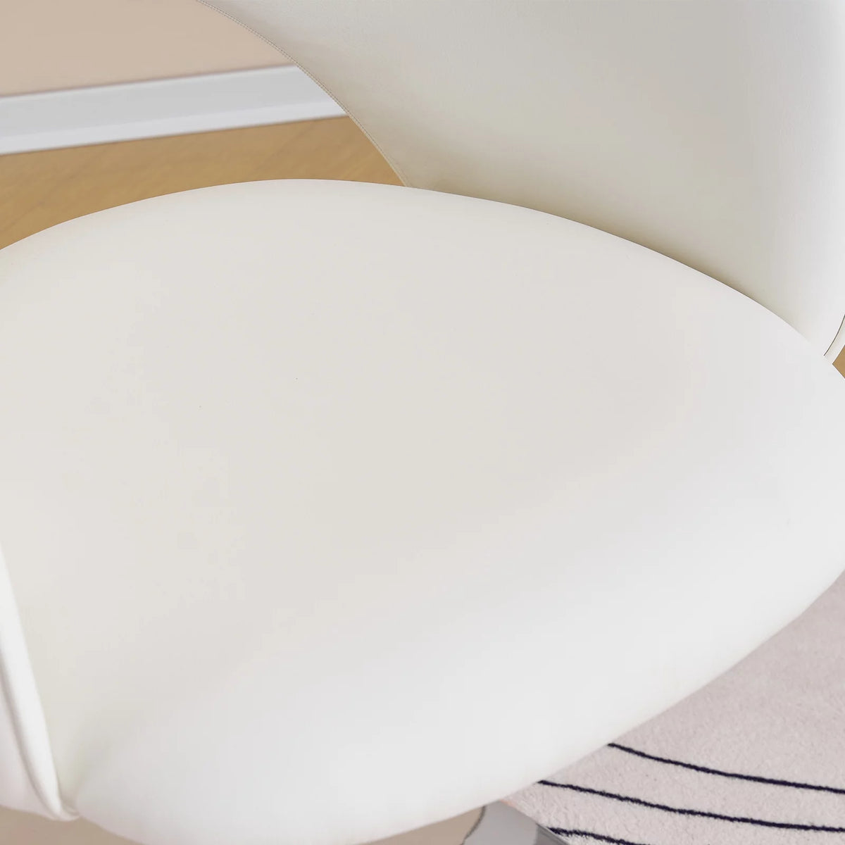 White Faux PU Upholstered Swivel Accent Chair N1045