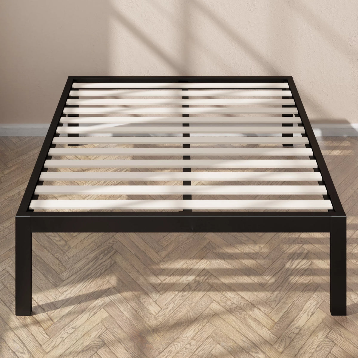 18" Metal Platform Bed Frame, Queen F361568